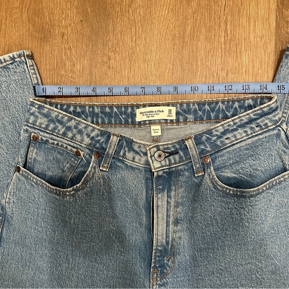 A&F Curve Love High Rise 90s Relaxed Jean READ DESCRIPTION - Picture 2 of 5